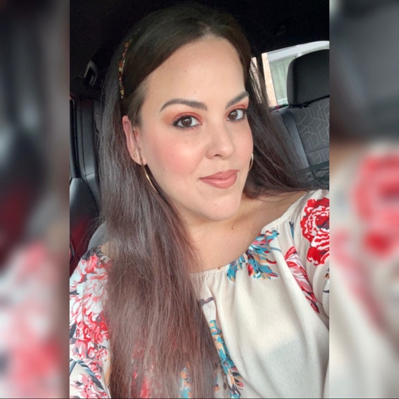 Meet your Posher, Mirella - Picture 1 of 1